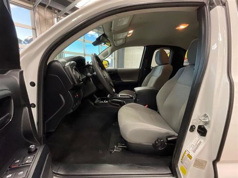 Used 2022 Toyota Tacoma SR image 11