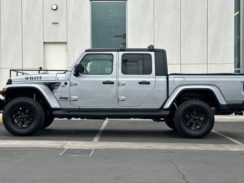 Used 2021 Jeep Gladiator Willys image 6