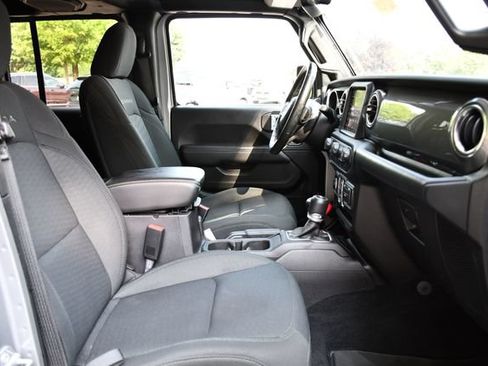 Used 2019 Jeep Wrangler Unlimited Sahara AWD/4WD image 30