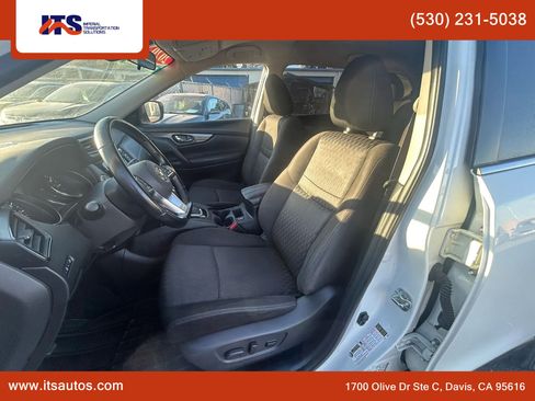 Used 2020 Nissan Rogue SV image 9