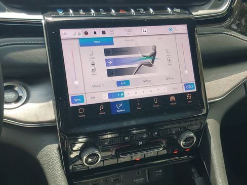 Used 2022 Jeep Grand Cherokee Overland w/ Advanced Protech Group III image 26