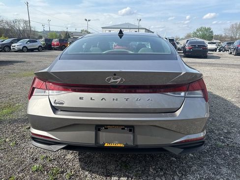 Used 2023 Hyundai Elantra SEL w/ Convenience Package image 9
