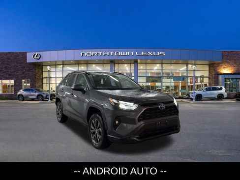 Used 2022 Toyota RAV4 XLE Premium AWD/4WD image 3