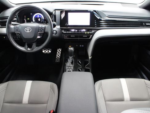 Used 2025 Toyota Camry SE w/ Convenience Package FWD image 28