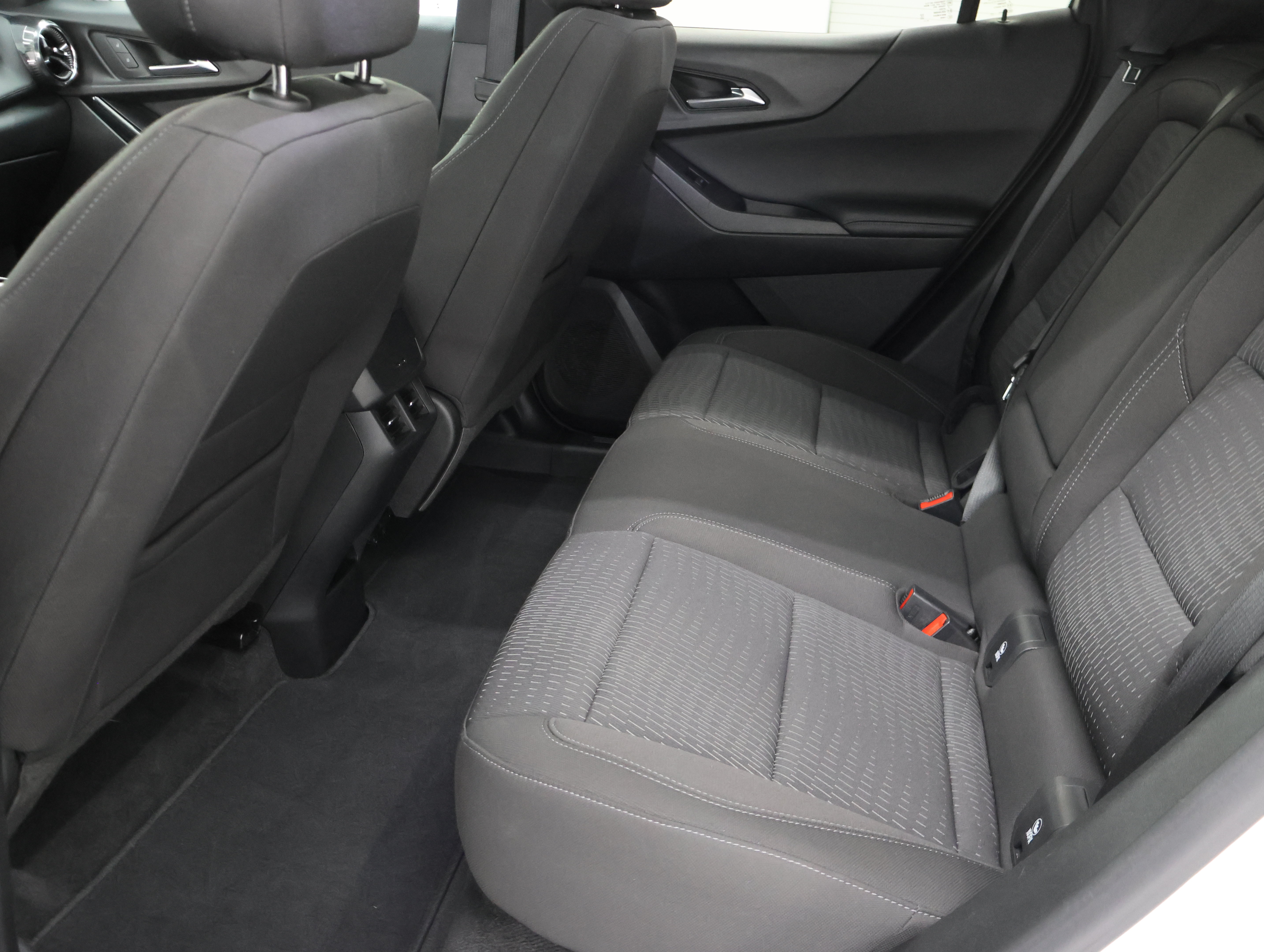 Used 2026 Chevrolet Equinox LT AWD/4WD image 8