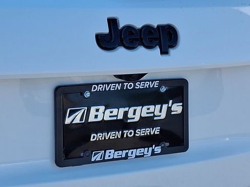 Used 2021 Jeep Grand Cherokee Laredo X AWD/4WD image 34