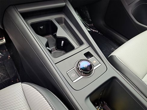 New 2026 Volkswagen Tiguan SE R-Line image 9