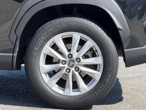 Used 2022 Toyota Corolla Cross LE FWD image 3