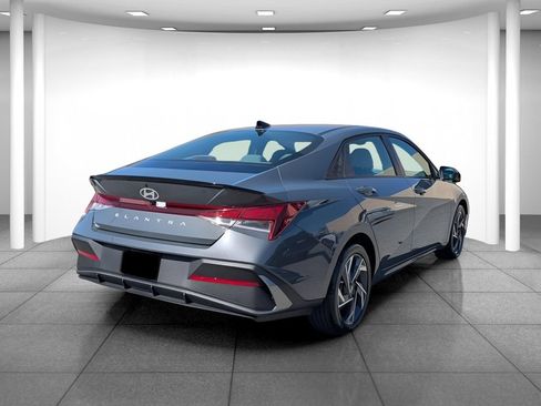 Certified 2025 Hyundai Elantra Sport FWD image 3