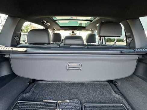 Certified 2022 Volkswagen Tiguan SEL R-Line AWD/4WD image 18