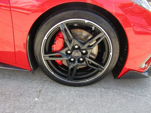 Used 2023 Chevrolet Corvette Stingray Premium Conv w/ Z51 Performance Package RWD image 22