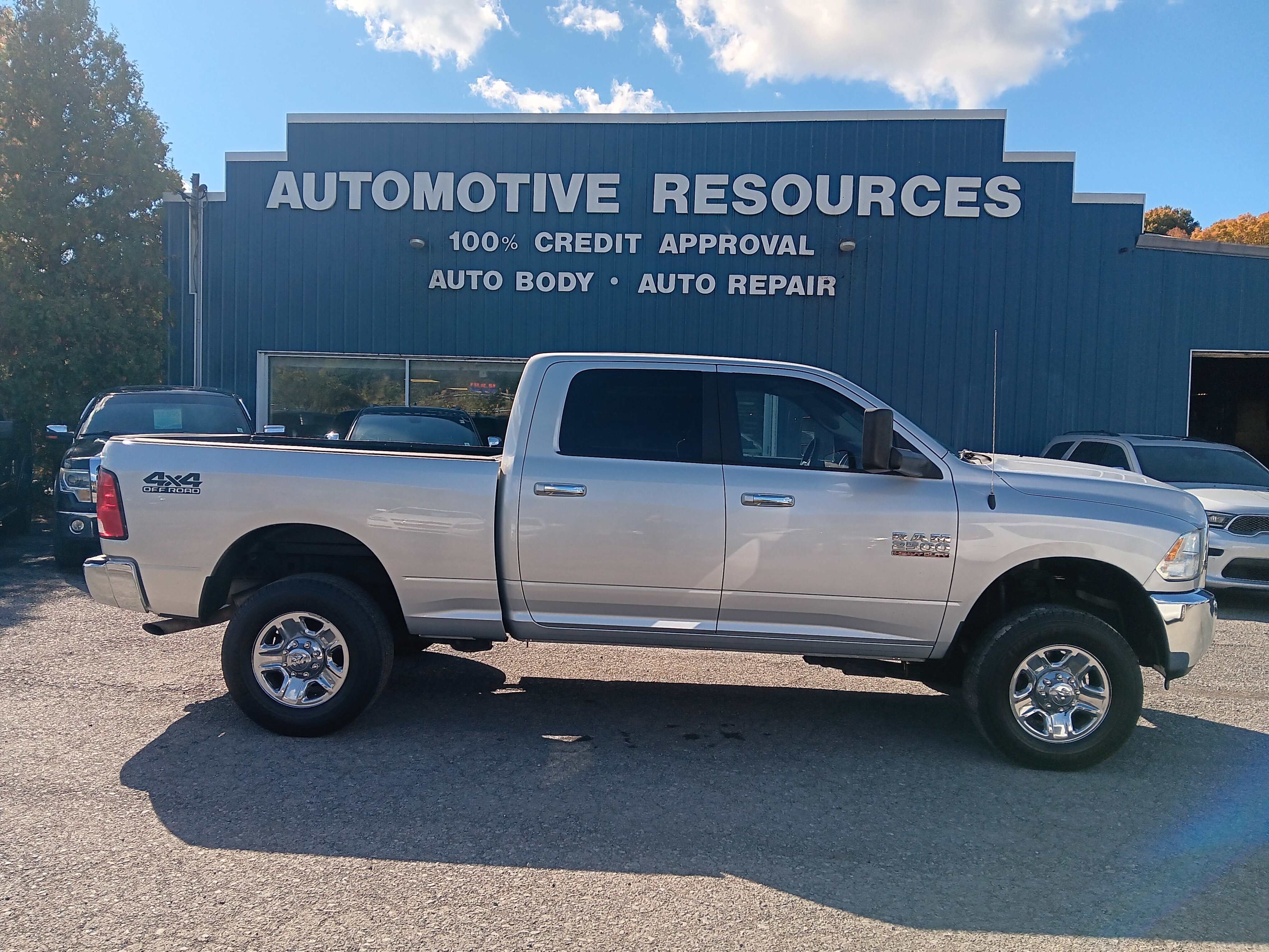 Used 2016 RAM 2500 SLT AWD/4WD image 2