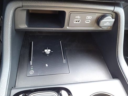 Used 2025 Honda Pilot TrailSport image 16