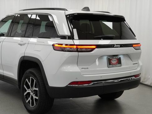 Used 2025 Jeep Grand Cherokee Limited w/ Trailer Tow Package AWD/4WD image 35