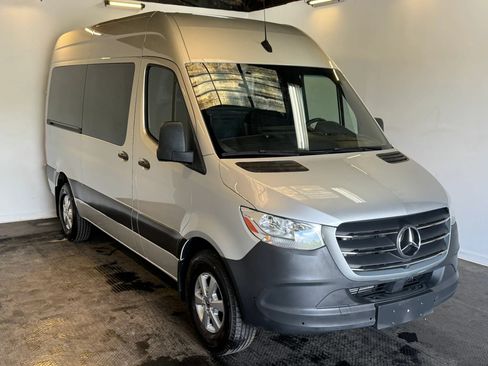 Used 2021 Mercedes-Benz Sprinter 2500 image 3
