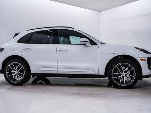 Certified 2025 Porsche Macan AWD/4WD image 9