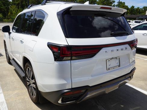 Certified 2024 Lexus LX 600 4WD w/ Luxury Package image 8