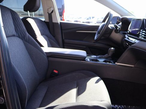 Used 2025 Toyota Camry LE image 9