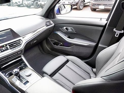 Used 2022 BMW 330i Sedan w/ Driving Assistance Package image 22