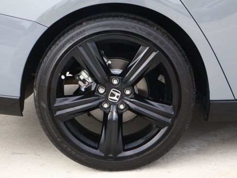 Used 2025 Honda Accord Sport image 9