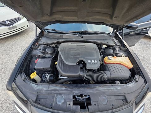 Used 2013 Chrysler 300 image 22