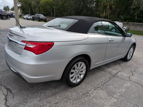 Used 2012 Chrysler 200 Touring FWD image 4