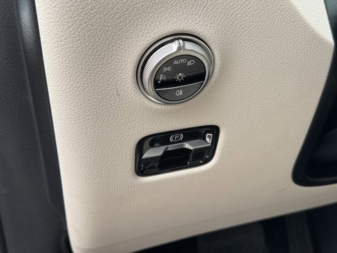 Used 2025 Mercedes-Benz GLC 300 image 18