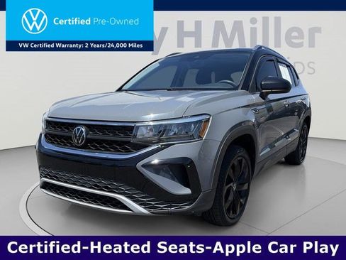 Used 2024 Volkswagen Taos SE w/ Panoramic Sunroof Package FWD image 1