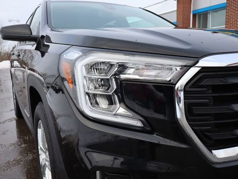 Used 2022 GMC Terrain SLE w/ Driver Convenience Package image 4