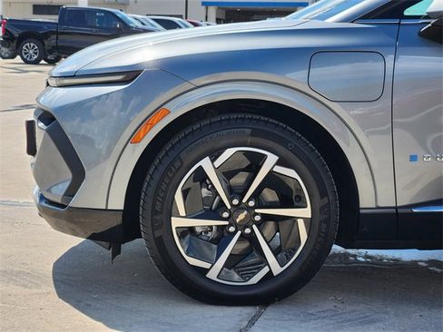 New 2025 Chevrolet Equinox EV LT image 6