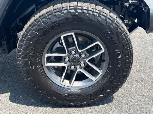 Used 2026 Jeep Gladiator Mojave AWD/4WD image 9