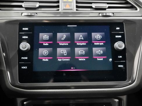 Used 2024 Volkswagen Tiguan SE R-Line AWD/4WD image 19