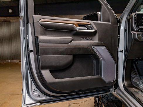 Used 2023 Chevrolet Silverado 1500 High Country w/ Technology Package image 31