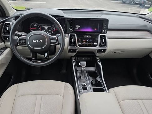 Certified 2023 Kia Sorento EX FWD image 8