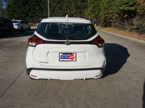 Used 2023 Nissan Kicks S image 18