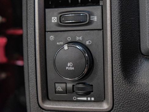 Used 2013 RAM 1500 Express RWD image 26