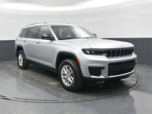 New 2025 Jeep Grand Cherokee L Laredo image 1