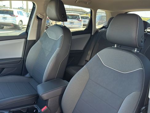 Used 2024 Volkswagen Taos SE w/ MDO Package image 14