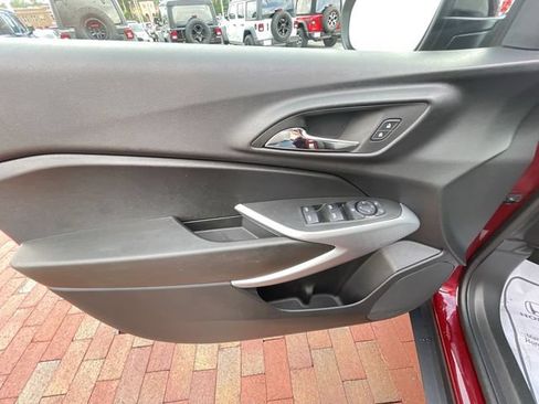 Used 2024 Chevrolet Trax RS FWD image 10