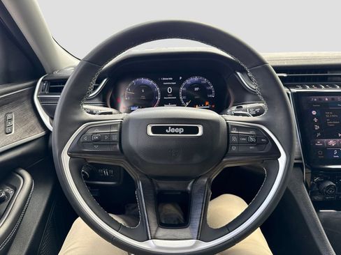 Used 2023 Jeep Grand Cherokee L Limited w/ Black Appearance Package AWD/4WD image 15