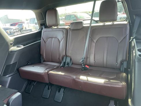 Used 2023 Ford Expedition Limited image 9