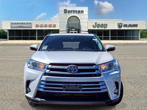 Used 2019 Toyota Highlander XLE AWD/4WD image 6