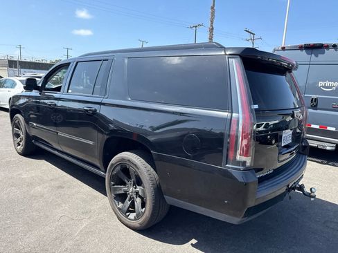 Used 2018 Cadillac Escalade ESV Premium Luxury RWD image 18