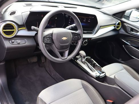 Used 2024 Chevrolet Trax LT image 5