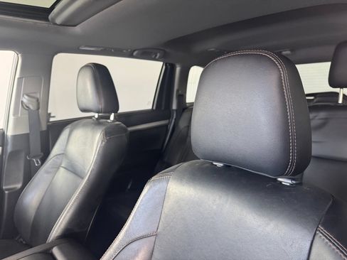 Used 2019 Toyota Highlander XLE AWD/4WD image 10