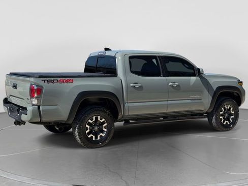 Used 2022 Toyota Tacoma TRD Off-Road w/ TRD Premium Off Road Package AWD/4WD image 4