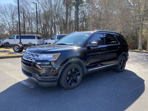 Used 2019 Ford Explorer XLT image 5