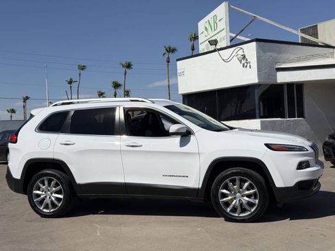 Used 2017 Jeep Cherokee Limited FWD image 6