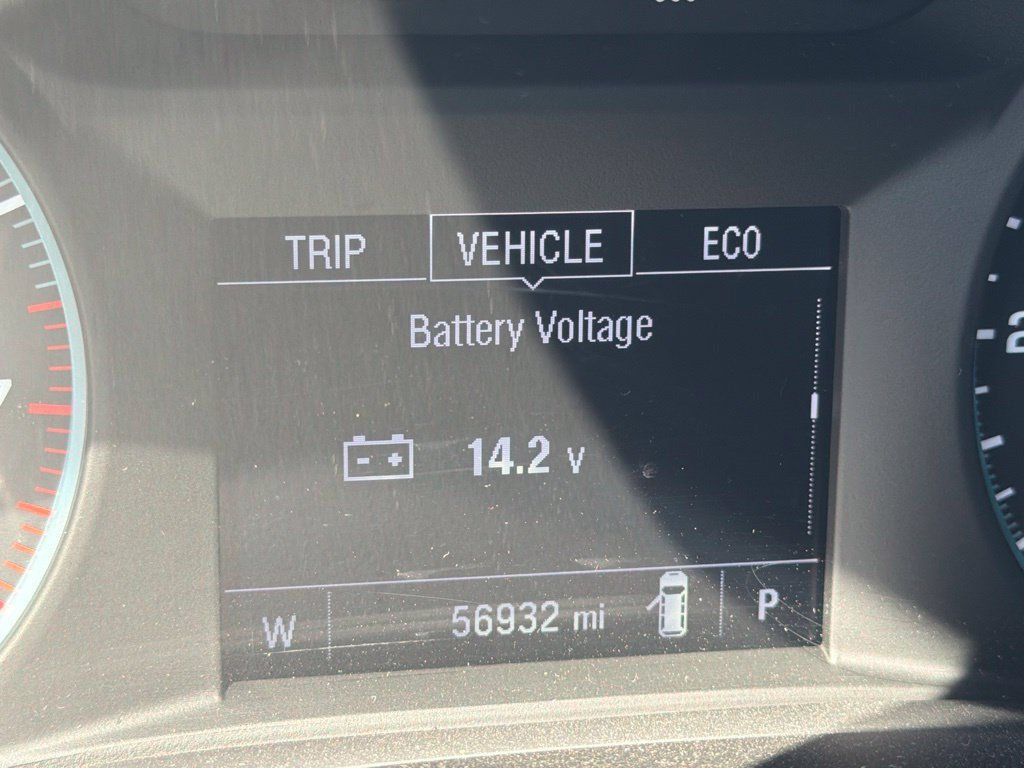 Used 2022 Chevrolet Traverse LS FWD image 9