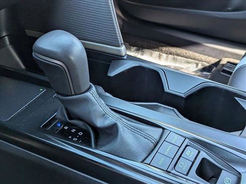 Used 2025 Toyota Camry SE image 12